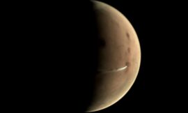 Cloud spot appears near Mars atmosphere