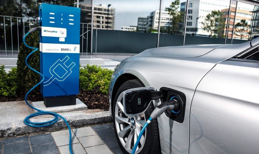 The standards war in electric car chargers : everything you need to know