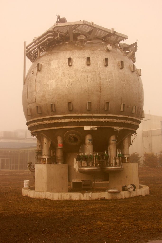 The Fermilab bubble chamber and its 4.6 meters, inaugurated in 1973