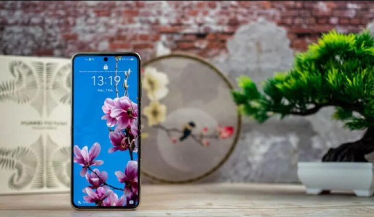 Read more about the article Huawei P50 Pocket review