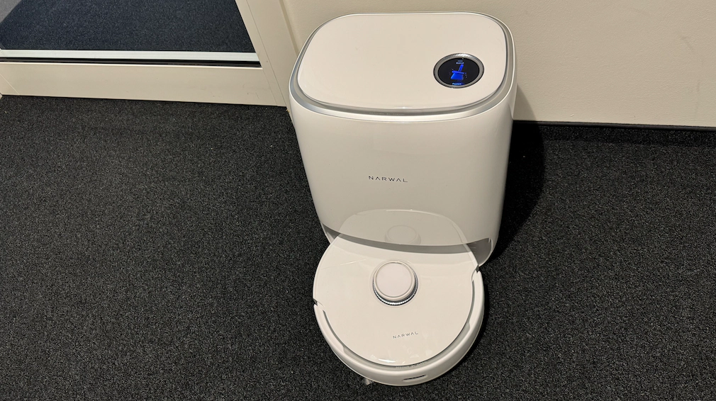 Narwal Freo vacuum cleaner