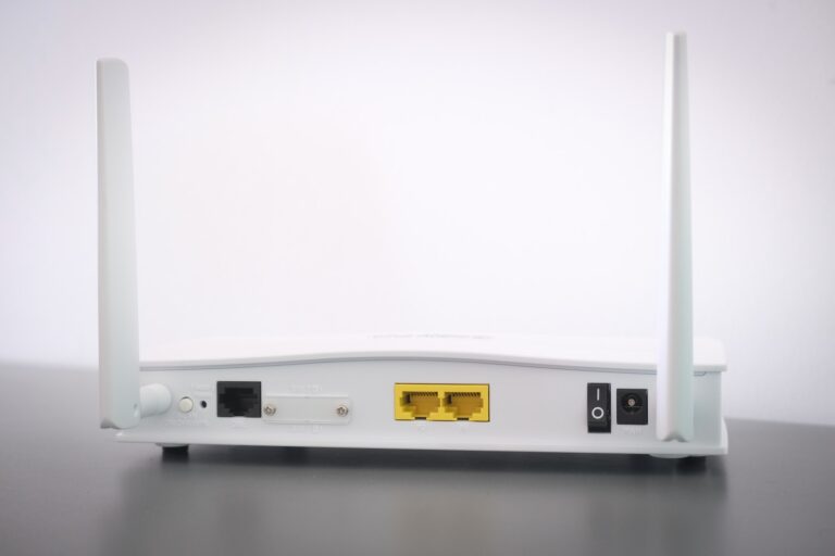 Read more about the article Access point vs. router vs. repeater: What’s the main difference?